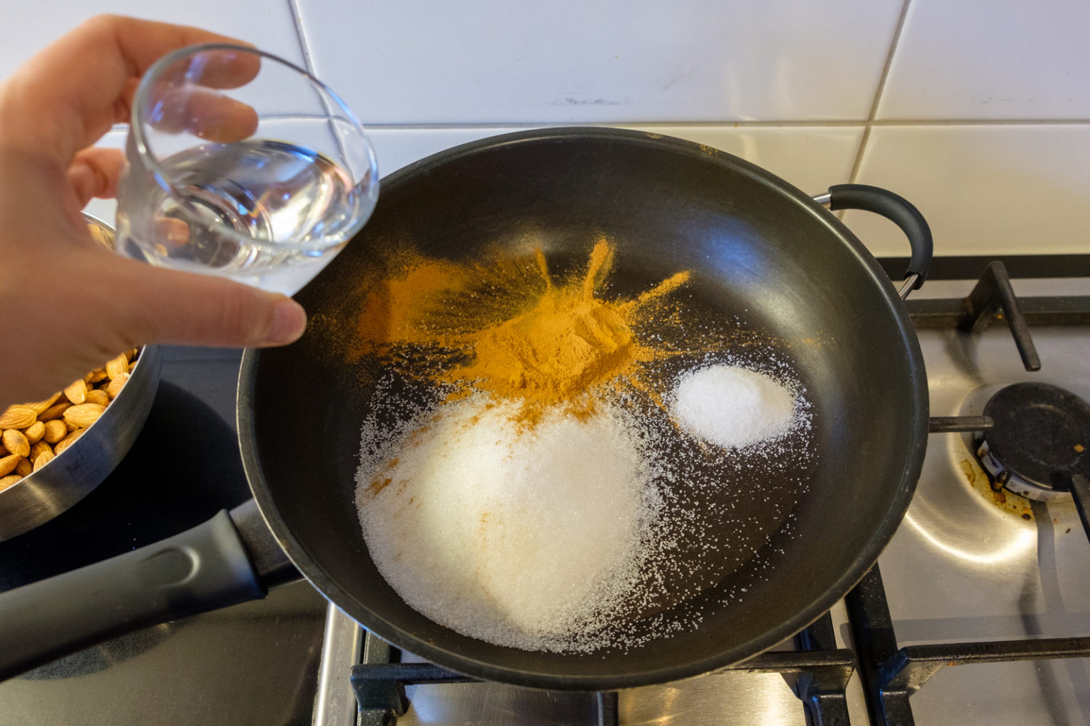 SugarCoated Cinnamon Almonds merinoandtomatoes