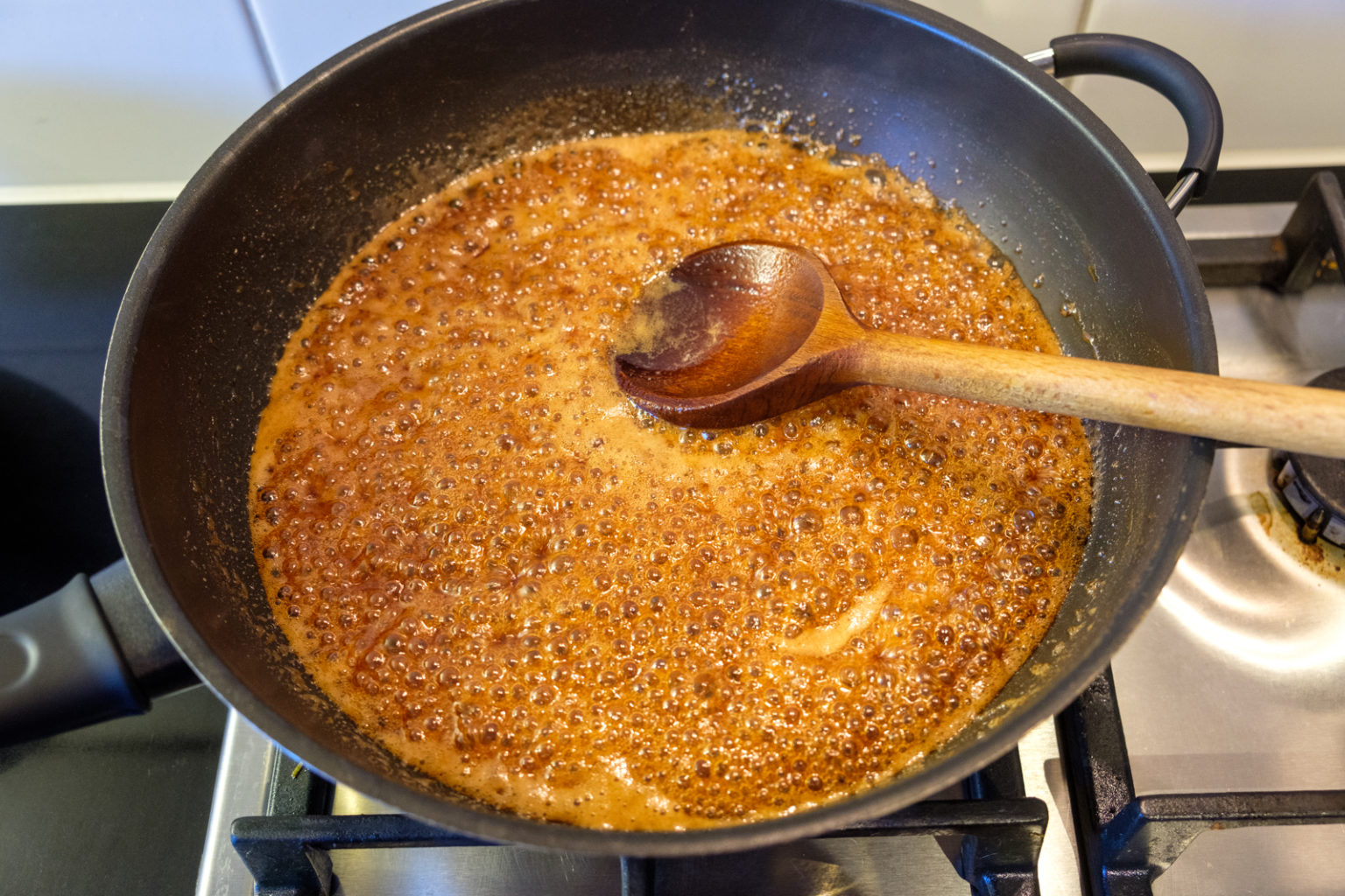 SugarCoated Cinnamon Almonds merinoandtomatoes