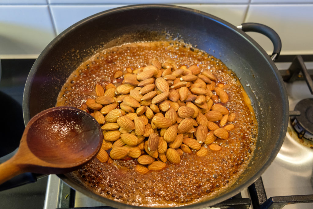 SugarCoated Cinnamon Almonds merinoandtomatoes